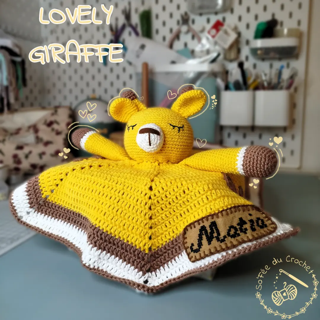 doudou girafe de naissance personnalisé avec prénom brodé